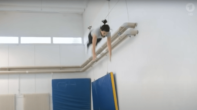 Trampolinspringerin-2